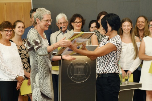 Angelika Adams-Flach und das Team des ATRIUM
© gpe/CarstenCostard Angelika Adams-Flach und das Team des ATRIUM
© gpe/CarstenCostard