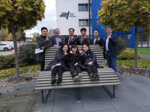 Das Zeichen für „glückliche Zusammenarbeit“ präsentierten alle Beteiligten
© RMW Das Zeichen für „glückliche Zusammenarbeit“ präsentierten alle Beteiligten
© RMW