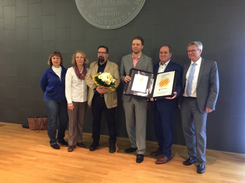 Christine Euler, Manuela Zachariae, Horst Seim vom Berufsbildungs- und Integrationsservice der Zoar-Werkstätten Heidesheim, Tim Jäger, Michael Becker und Kay Schumacher
© Zoar Christine Euler, Manuela Zachariae, Horst Seim vom Berufsbildungs- und Integrationsservice der Zoar-Werkstätten Heidesheim, Tim Jäger, Michael Becker und Kay Schumacher
© Zoar