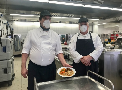 Jochen Stein, Reinhold Heckl und das 1-millionste Schulessen
© gpe Jochen Stein, Reinhold Heckl und das 1-millionste Schulessen
© gpe