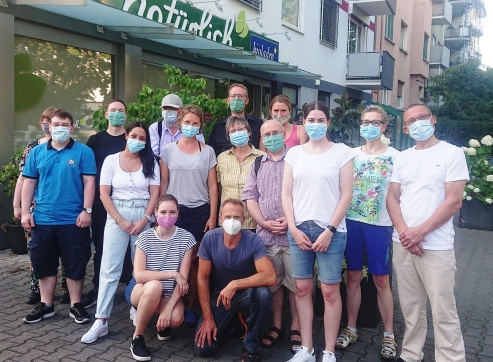 Das Team von Bioladen & Bistro natürlich mainz im Corona-Sommer 2020. Es wurde besonders für seine Freundlichkeit und die kompetente Beratung ausgezeichnet.
© gpe Das Team von Bioladen & Bistro natürlich mainz im Corona-Sommer 2020. Es wurde besonders für seine Freundlichkeit und die kompetente Beratung ausgezeichnet.
© gpe