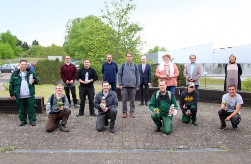 Zertifikatsvergabe im Corona bedingt kleinen Kreis an neun glückliche Absolventen 
© Zoar