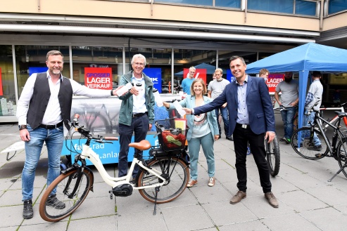 Die Fahrradwaschanlage geht erstmals in betrieb 
© in.betrieb