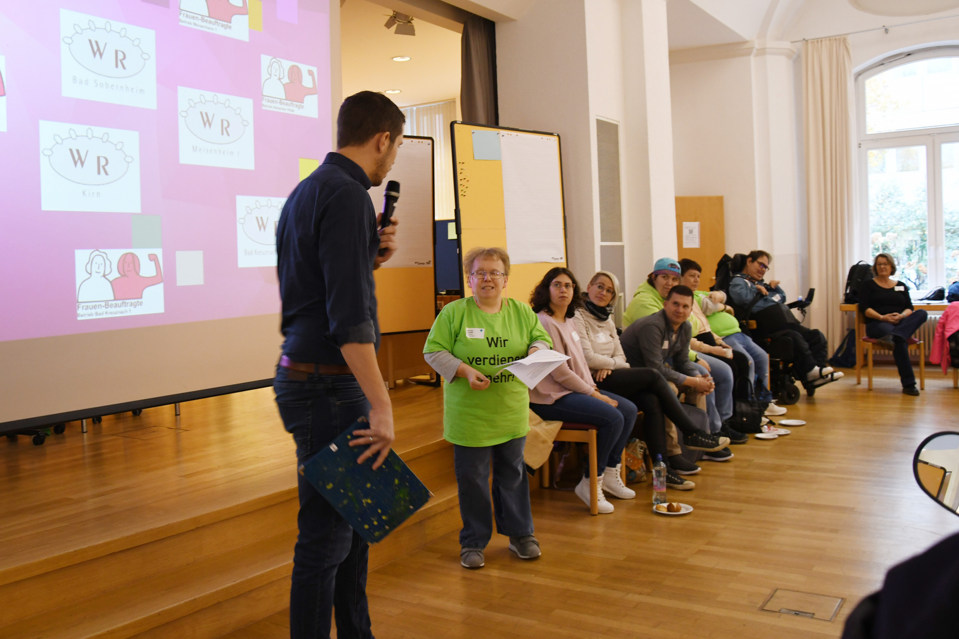 Die Stiftung kreuznacher diakonie ist Träger von Krankenhäusern, Hospizen, Senioren-, Wohnungslosen-, Kinder-, Jugend- und Familienhilfen, Sozialstationen sowie Wohnungen und Werkstätten für Menschen mit körperlichen und geistigen Behinderungen und psychischen Erkrankungen. Die Stiftung unterhält Bildungsstätten für Berufe im Sozial- und Gesundheitswesen. Die Stiftung kreuznacher diakonie beschäftigt rund 6.800 Mitarbeitende.
© Stiftung kreuznacher diakonie/ Die Stiftung kreuznacher diakonie ist Träger von Krankenhäusern, Hospizen, Senioren-, Wohnungslosen-, Kinder-, Jugend- und Familienhilfen, Sozialstationen sowie Wohnungen und Werkstätten für Menschen mit körperlichen und geistigen Behinderungen und psychischen Erkrankungen. Die Stiftung unterhält Bildungsstätten für Berufe im Sozial- und Gesundheitswesen. Die Stiftung kreuznacher diakonie beschäftigt rund 6.800 Mitarbeitende.
© Stiftung kreuznacher diakonie/