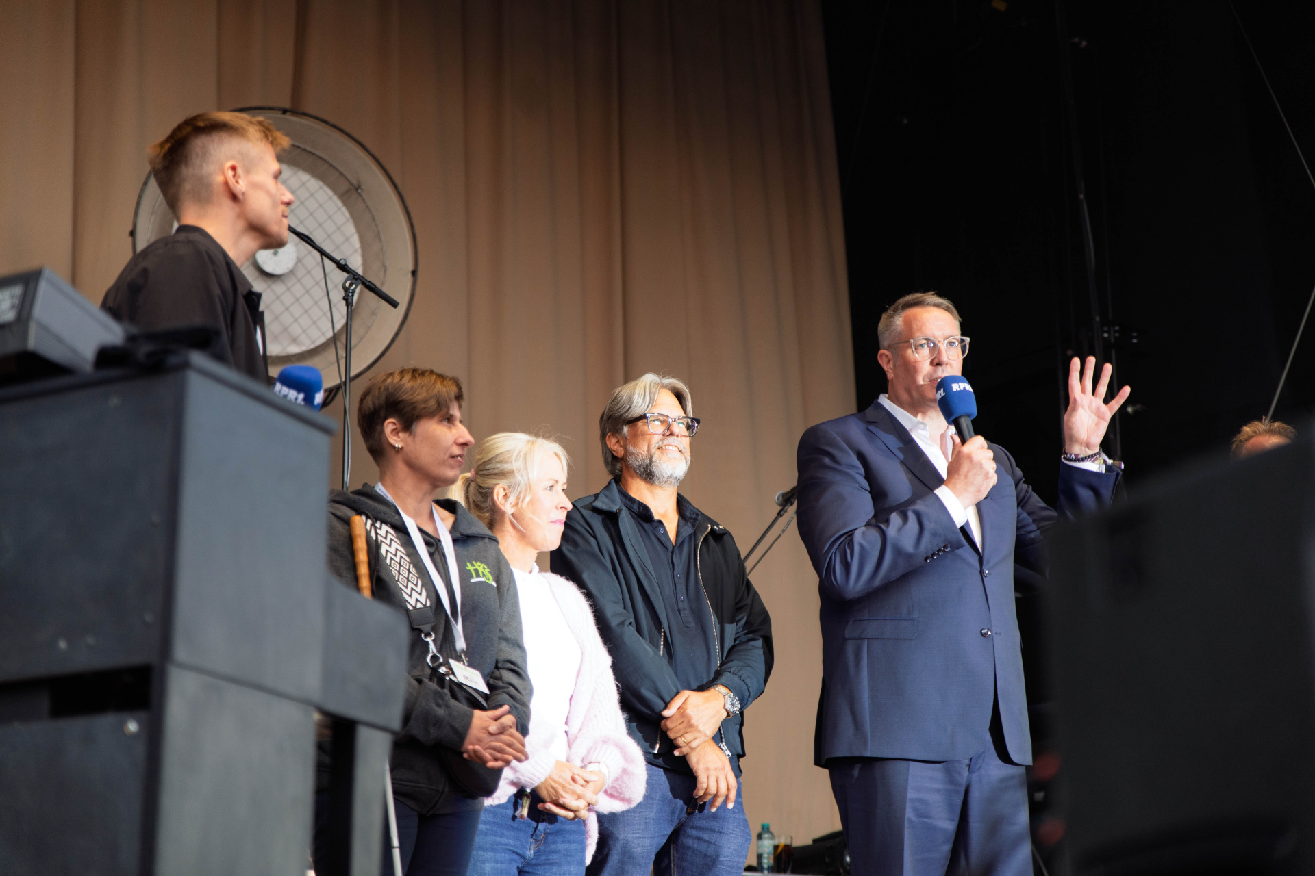 Eröffnung der Jubiläums-Feier mit Ministerpräsident Schweitzer 
© Heinrich Kimmle Stiftung